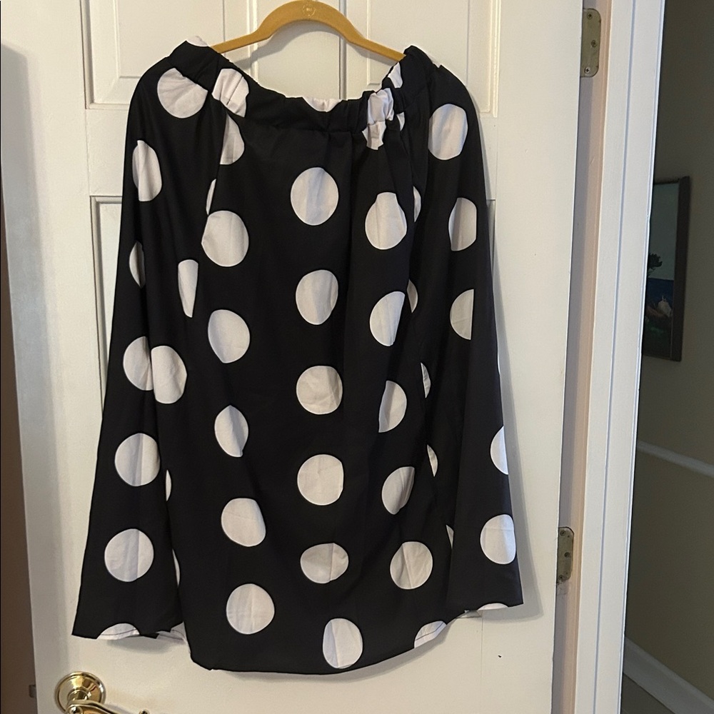 NWOT SIZE 1X SHEIN Black and White Polka Dot Asymmetrical Swing Skirt
